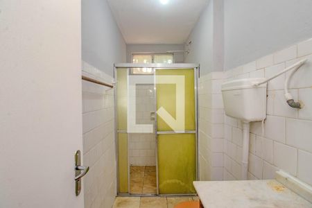 Banheiro de apartamento para alugar com 1 quarto, 42m² em Vila Ipiranga, Porto Alegre