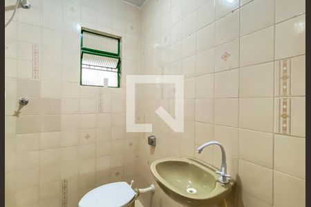 Banheiro de casa para alugar com 1 quarto, 42m² em Vila Paranagua, São Paulo