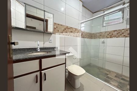 Banheiro suíte 1 de casa de condomínio para alugar com 2 quartos, 150m² em Lagoa da Conceição, Florianópolis
