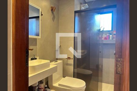 Banheiro  de casa de condomínio para alugar com 2 quartos, 100m² em Vila Domitila, São Paulo