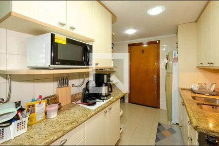 Cozinha de apartamento para alugar com 3 quartos, 80m² em Boa Vista, Porto Alegre