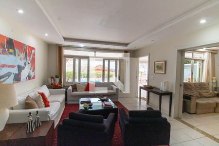 Sala de casa de condomínio à venda com 3 quartos, 270m² em Badu, Niterói