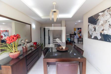 Sala de casa de condomínio à venda com 3 quartos, 270m² em Badu, Niterói