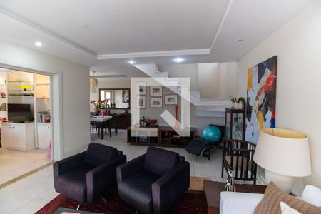 Sala de casa de condomínio à venda com 3 quartos, 270m² em Badu, Niterói