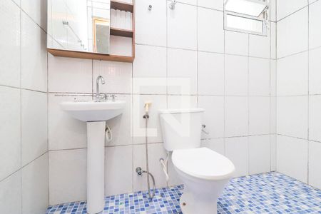 Banheiro de casa para alugar com 1 quarto, 50m² em Conjunto Residencial Prestes Maia, São Paulo