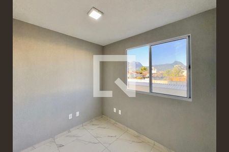 Quarto 1 de apartamento à venda com 2 quartos, 43m² em Vargem Pequena, Rio de Janeiro