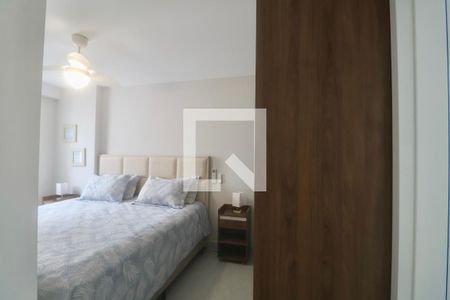 Suíte de apartamento para alugar com 2 quartos, 77m² em Vila Alzira, Guarujá