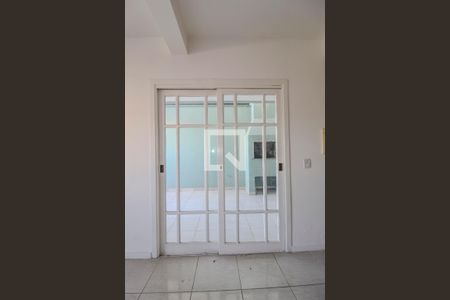 Sala de casa de condomínio à venda com 2 quartos, 99m² em Campo Novo, Porto Alegre