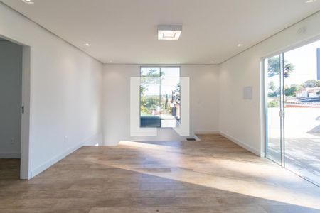 Sala 2 de casa para alugar com 6 quartos, 350m² em Cristal, Porto Alegre