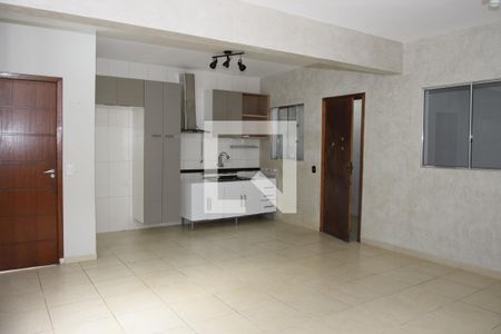 Sala/Cozinha de casa para alugar com 2 quartos, 160m² em Jardim Independência, Embu das Artes