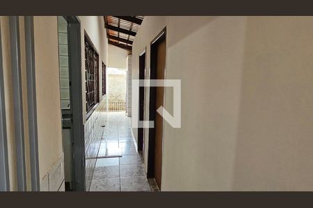 Corredor de casa à venda com 3 quartos, 397m² em Vila Uniao, Goiânia