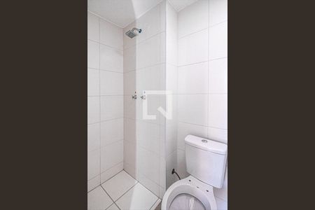 banheiro social_2 de apartamento para alugar com 2 quartos, 37m² em Parque Bristol, São Paulo