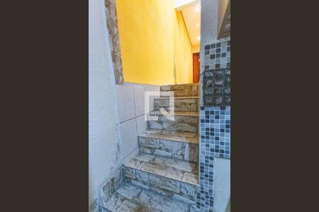 Escada  de casa à venda com 2 quartos, 150m² em Centro, Diadema