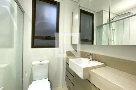 Banheiro da Suíte 1 de apartamento para alugar com 2 quartos, 70m² em Funcionários, Belo Horizonte