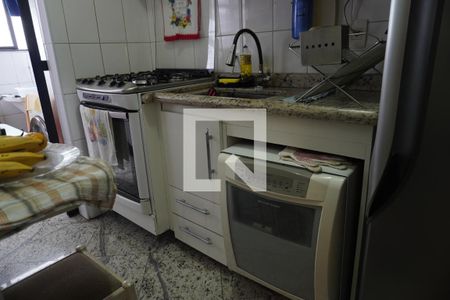Cozinha de apartamento para alugar com 2 quartos, 57m² em Vila Carmosina, São Paulo