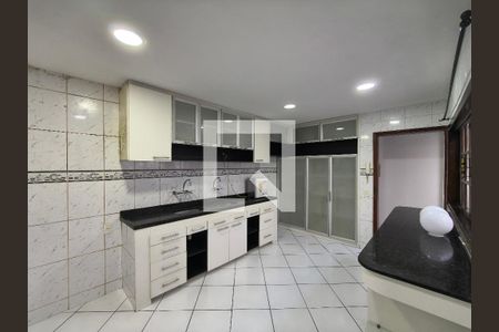 Cozinha de casa de condomínio à venda com 3 quartos, 220m² em Taquara, Rio de Janeiro