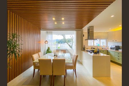 Cozinha de casa de condomínio à venda com 3 quartos, 241m² em Tremembé, São Paulo