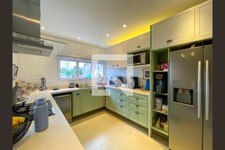 Cozinha de casa de condomínio à venda com 3 quartos, 241m² em Tremembé, São Paulo