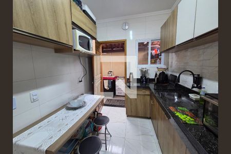 Cozinha de casa de condomínio para alugar com 2 quartos, 60m² em Parque das Americas, Praia Grande