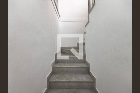 Escadas para os Quartos de casa de condomínio para alugar com 3 quartos, 200m² em Taquara, Rio de Janeiro