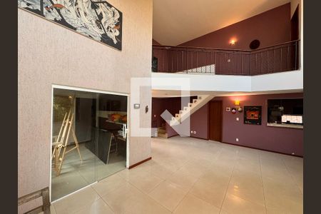 Sala de casa de condomínio à venda com 4 quartos, 360m² em Vargem Grande, Rio de Janeiro