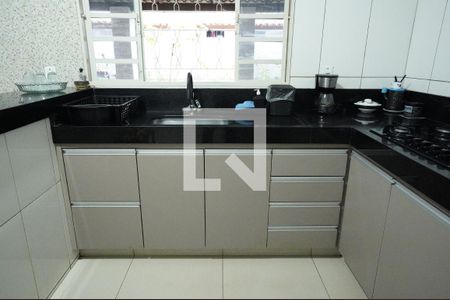 Casa à venda com 6 quartos, 300m² em Residencial Vereda dos Buritis, Goiânia