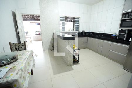 Casa à venda com 6 quartos, 300m² em Residencial Vereda dos Buritis, Goiânia