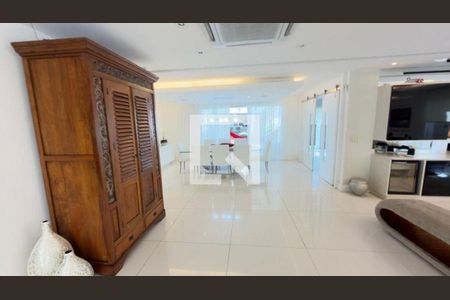 Casa à venda com 5 quartos, 500m² em Camboinhas, Niterói