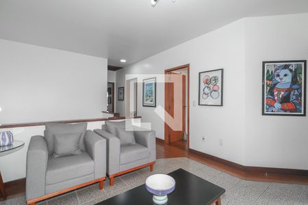 Sala de TV de casa à venda com 3 quartos, 230m² em Vila Ipiranga, Porto Alegre