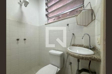Banheiro social de apartamento à venda com 1 quarto, 20m² em Leblon, Rio de Janeiro