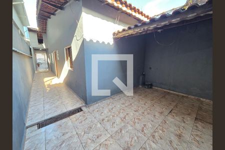 Quintal de casa para alugar com 3 quartos, 2m² em Jardim Melvi, Praia Grande
