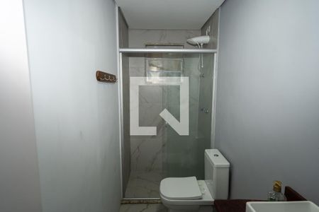 Banheiro de apartamento à venda com 1 quarto, 43m² em Passo D’areia, Porto Alegre