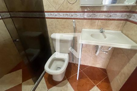 Banheiro de casa para alugar com 3 quartos, 100m² em Parque Laguna E Dourados, Duque de Caxias
