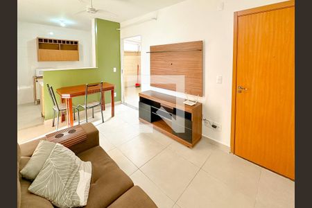 Sala de TV de apartamento para alugar com 2 quartos, 56m² em Serraria, São José
