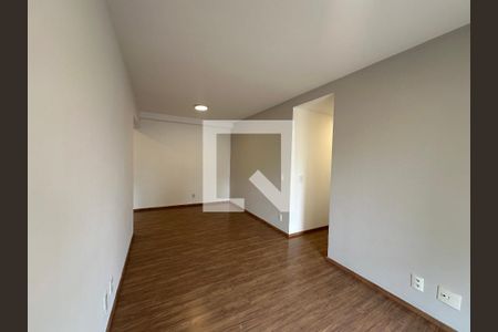 Sala de apartamento para alugar com 3 quartos, 77m² em Jardim Tupanci, Barueri