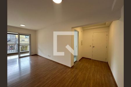 Sala de apartamento para alugar com 3 quartos, 77m² em Jardim Tupanci, Barueri