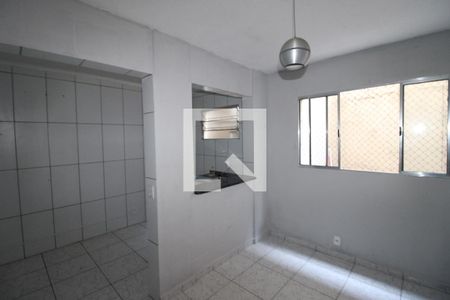 Sala / Cozinha de casa para alugar com 2 quartos, 80m² em Conjunto Residencial José Bonifácio, São Paulo