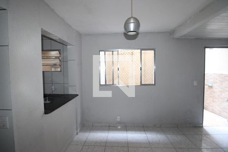 Sala / Cozinha de casa para alugar com 2 quartos, 80m² em Conjunto Residencial José Bonifácio, São Paulo