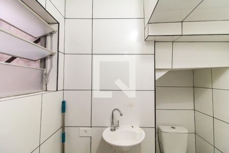 Banheiro de casa para alugar com 2 quartos, 33m² em Guaianases, São Paulo