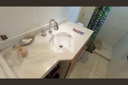 Banheiro suite  de apartamento à venda com 3 quartos, 72m² em Cavalhada, Porto Alegre