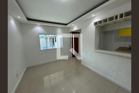 Sala de casa para alugar com 2 quartos, 250m² em Vila Valqueire, Rio de Janeiro