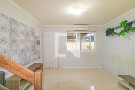 Sala de casa de condomínio para alugar com 2 quartos, 60m² em Fátima, Canoas