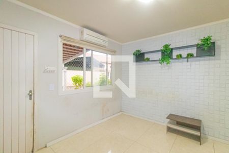 Sala de casa de condomínio para alugar com 2 quartos, 60m² em Fátima, Canoas