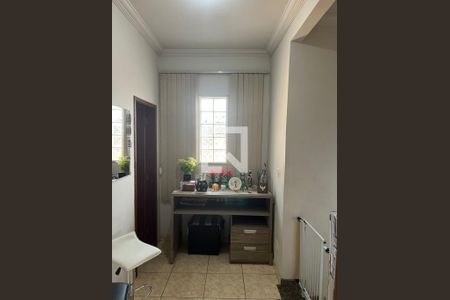 Sala de casa à venda com 6 quartos, 186m² em Pousada Santo Antonio, Belo Horizonte