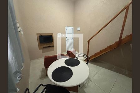 Sala/Cozinha de apartamento para alugar com 1 quarto, 27m² em Vila Nhocuné, São Paulo