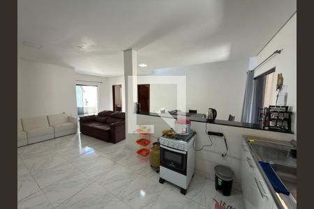 Sala e cozinha de casa à venda com 1 quarto, 400m² em Colônia Agrícola Arniqueira, Brasília
