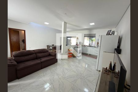 Sala e cozinha de casa à venda com 1 quarto, 400m² em Colônia Agrícola Arniqueira, Brasília