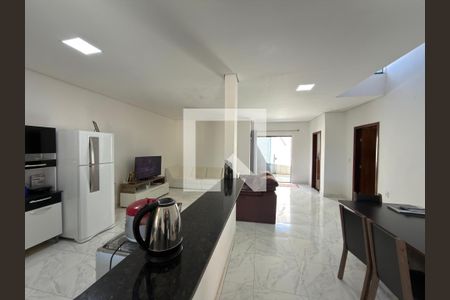 Sala e cozinha de casa à venda com 1 quarto, 400m² em Colônia Agrícola Arniqueira, Brasília