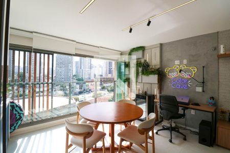 Sala / Cozinha de apartamento à venda com 2 quartos, 77m² em Itaim Bibi, São Paulo