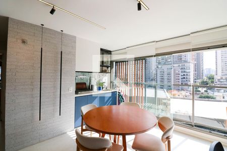 Sala / Cozinha de apartamento à venda com 2 quartos, 77m² em Itaim Bibi, São Paulo